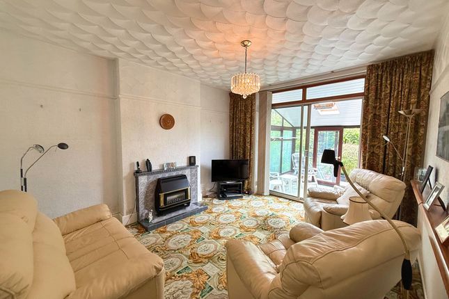 57 Avonlea Road, Sale photo 3