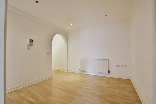 8, Altrincham photo 3