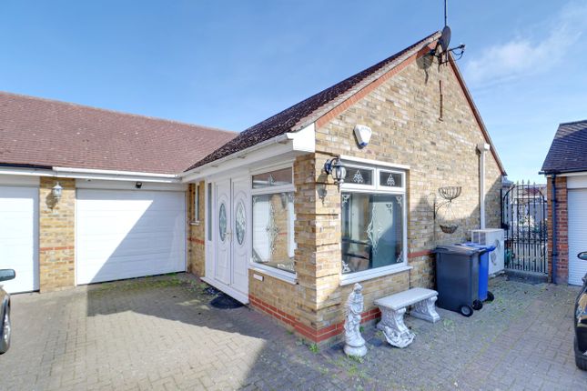 2-bed house on 15, Birch Crescent, South Ockendon, £450,000