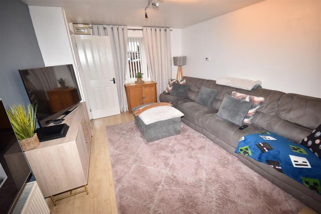 4, Clare Close, Lincoln photo 4