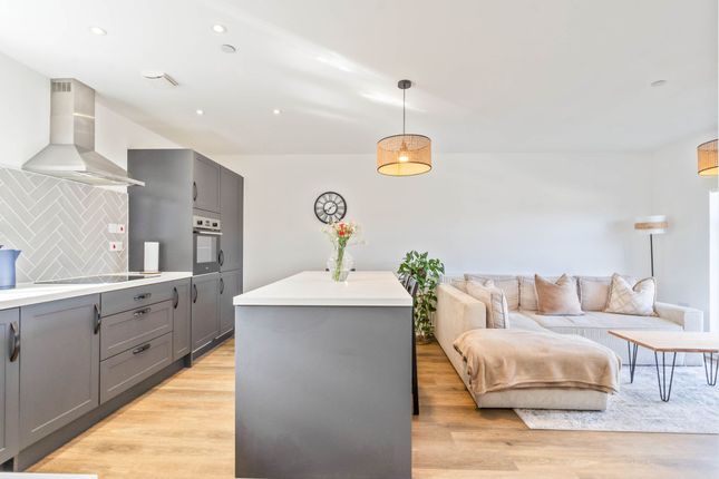 18 Sultan Glacier Close, Newport photo 4