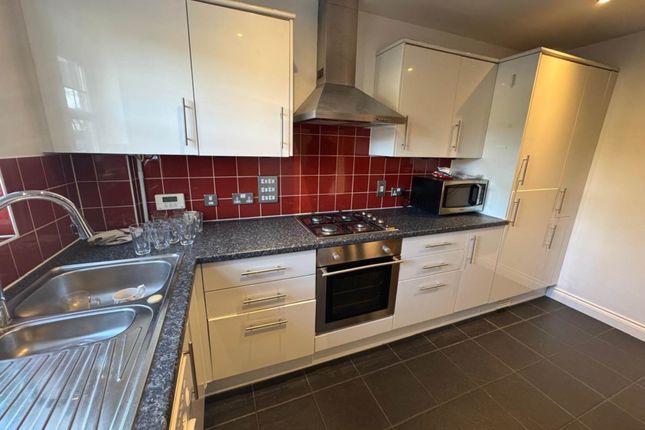 4 Mitford Court, Mitford Close, Reading photo 4