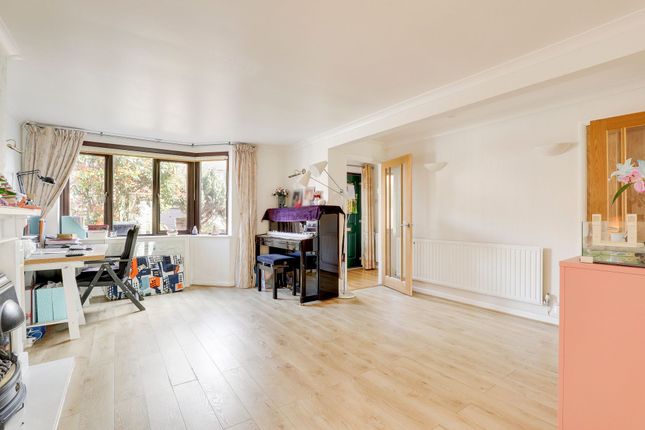 5 Bispham Drive, Nottingham photo 2
