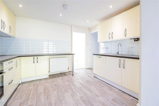 205, Turners Hill, Hemel Hempstead photo 2