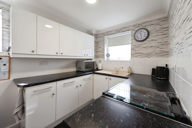 17, Starina Gardens, Waterlooville photo 3