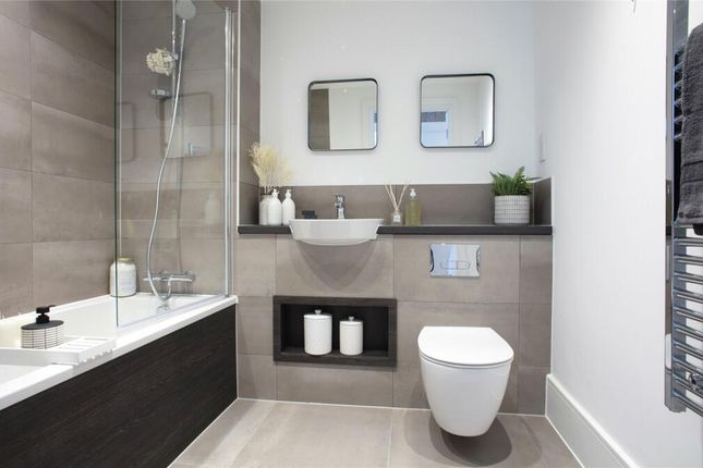 Flat for sale in Maud Road, London