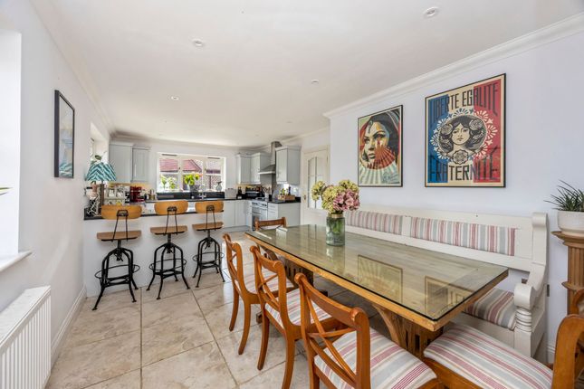 4 Oak Way, Ifold photo 4