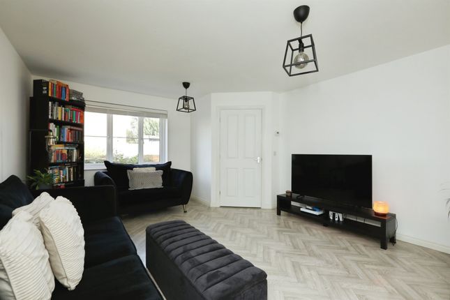 8, Almond Court, DONCASTER photo 3