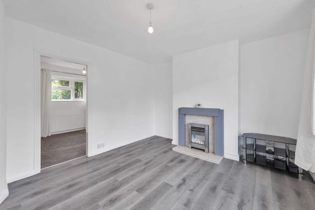 8 Briary Lane, Royston photo 4