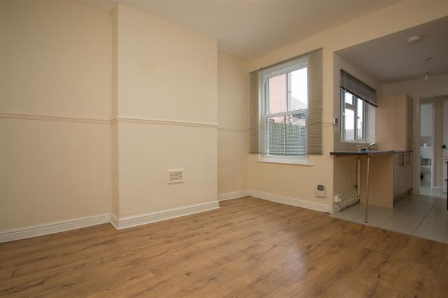 Thumbnail Terraced house to rent in Harcourt Road, Forest Fields, Nottingham