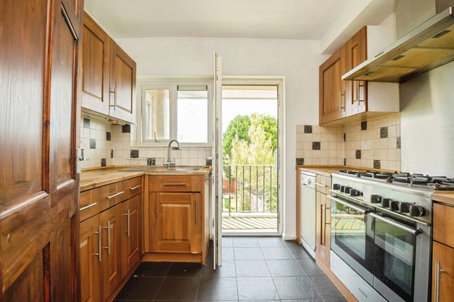 70, Templeton Avenue, CARDIFF photo 3