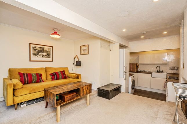 Flat 18, Heatherbank,, Tower Road, Surrey photo 2