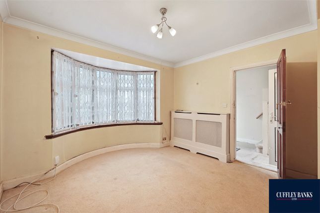 74, Sarsfield Road, Middlesex photo 2