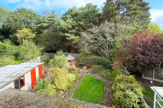17 Forest Crescent, Harrogate photo 4