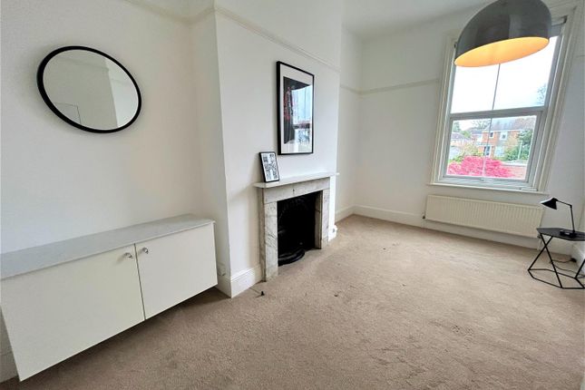 Flat to rent in St. Pauls Place, St. Leonards-On-Sea
