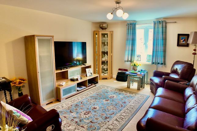 Flat C, 35 Coed Celynen Drive, Newport photo 4