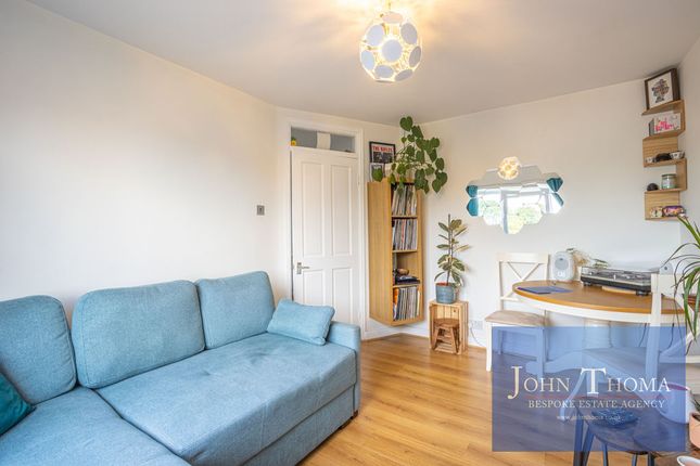 18, Breamore Road, Ilford photo 4