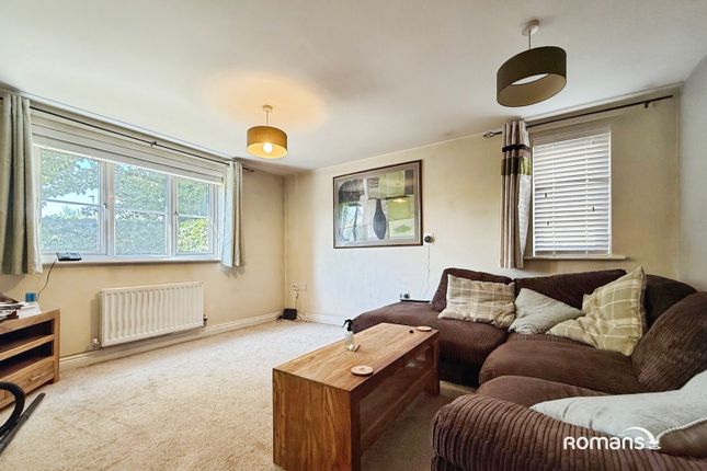 6, Wiltshire Crescent, Hampshire photo 3