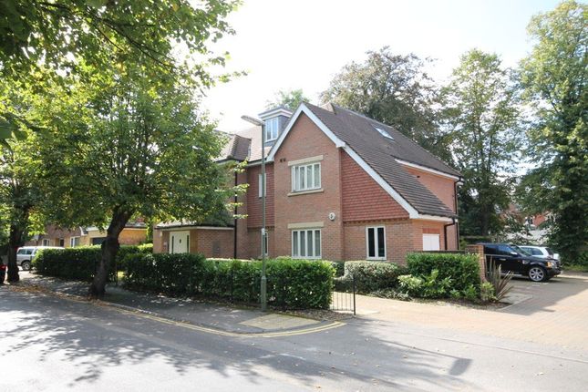 Thumbnail Flat to rent in Beechwood Court, Garlands Road, Leatherhead