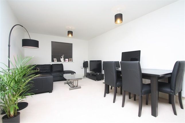 Flat for sale in Bowes Road, Staines