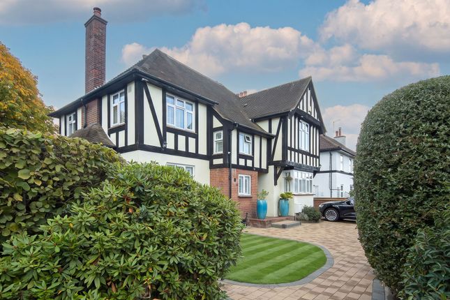 17 Sherwoods Road, Watford photo 2
