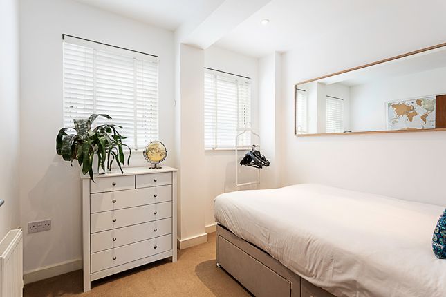 Flat to rent in - Hackney Rd, London