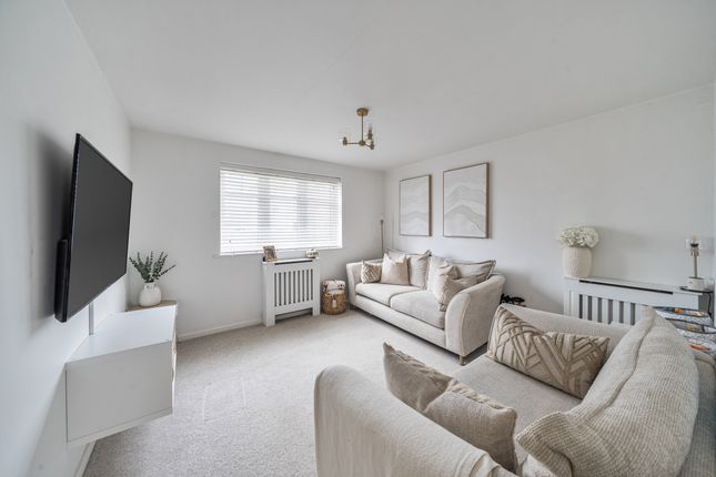 5, Harebell Gardens, Houghton Regis photo 4