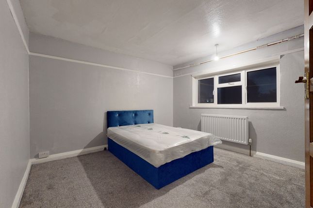 Thumbnail Room to rent in Iveagh Avenue, London