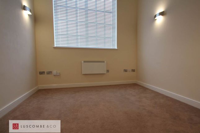 Flat to rent in Clarence Place, Newport