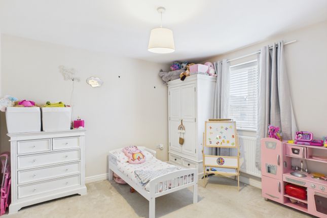Kestrel Road, Corby photo 5