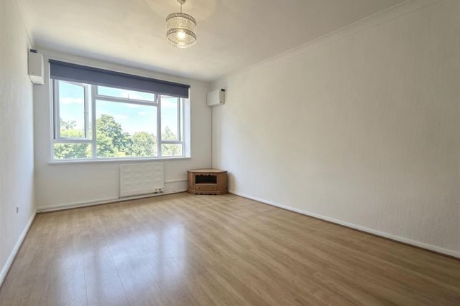 10, Ridgeon Court, Wood Green photo 3