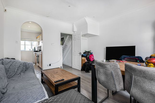 17 Firs Wood Close, Potters Bar photo 4
