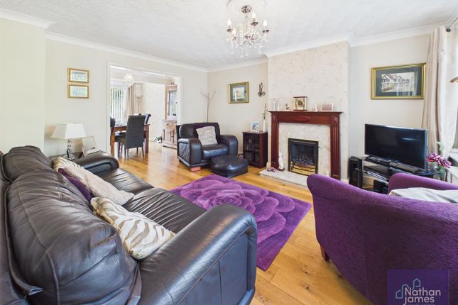 16, Goldfinch Close, Caldicot photo 3