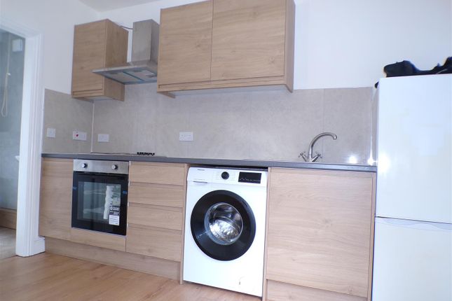 Rear Flat 35, Oakwood Avenue, Leeds photo 3