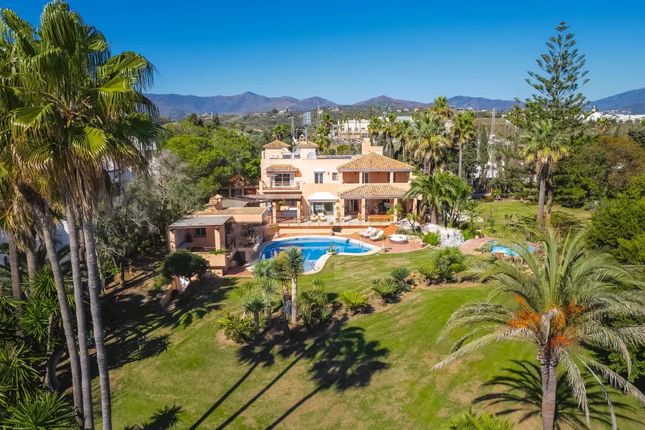 Villa for sale in Estepona, 29680, Spain