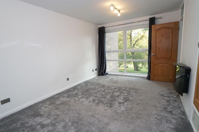 27 Bolton Court, Lister Lane, Bradford photo 2