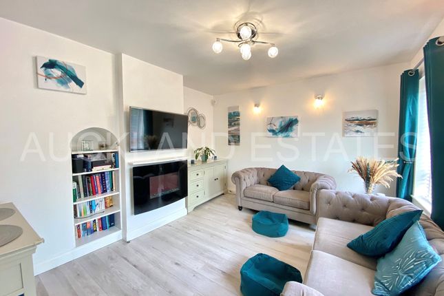21, Shillitoe Avenue, Potters Bar photo 2