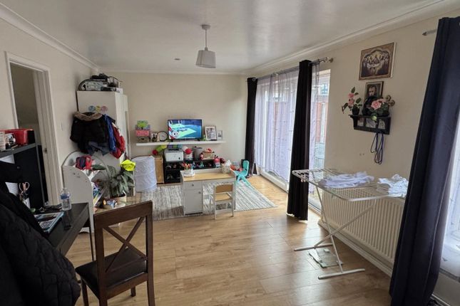7, Earls Close, Milton Keynes photo 2