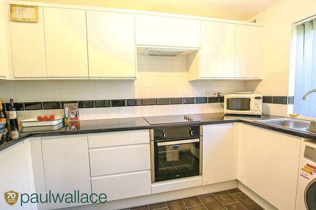 16, Guinevere Gardens, Waltham Cross photo 2