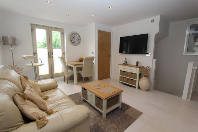 Living Room3.Jpg