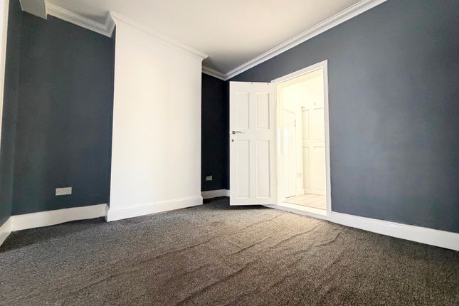 11 Millfield Road, Luton photo 3