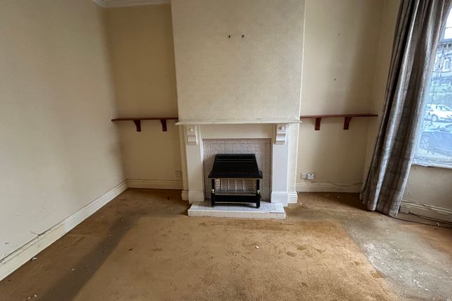 13, Lister Avenue, Bradford photo 4