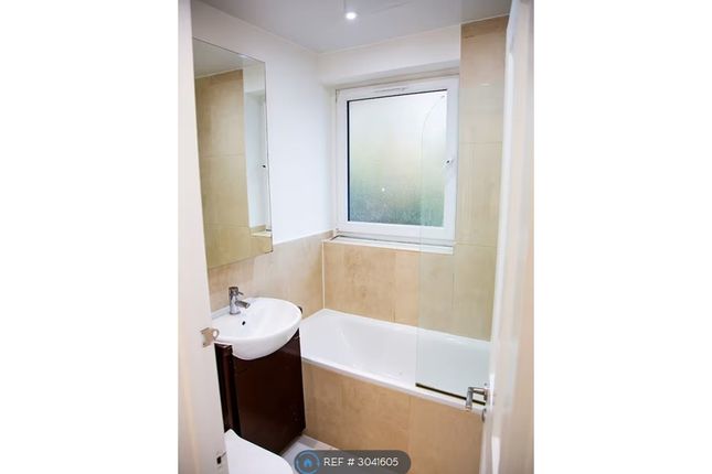 Fernside Avenue, Feltham photo 2