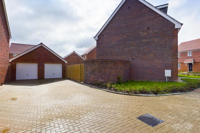 9, Sunflower Way, Forgewood photo 4
