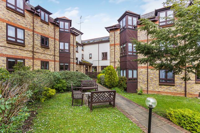 Flat for sale in Beaumonds, St Albans