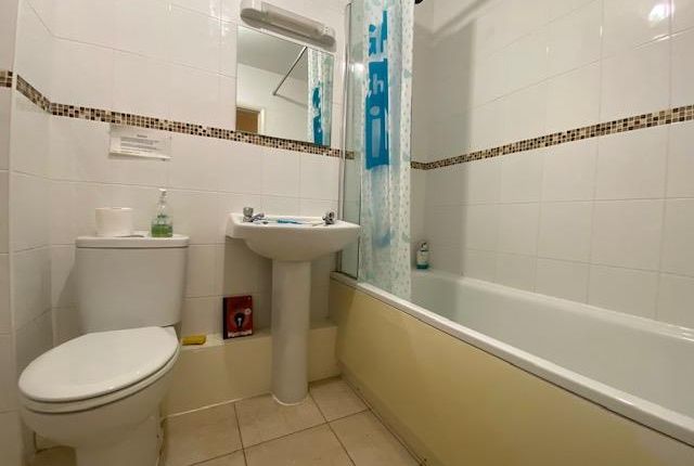 7, Abbeyfields, Peterborough photo 4