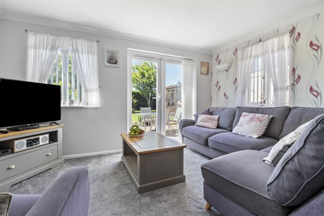 12, Cuckfield Crescent, Worthing photo 2