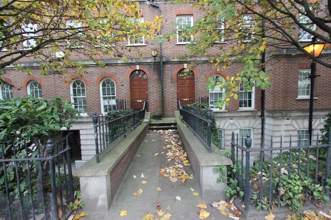 Flat to rent in King Henry Terrace, Sovereign Court, Wapping