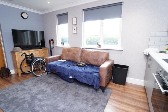 Flat 1, 1, Santa Monica Grove, Bradford photo 3