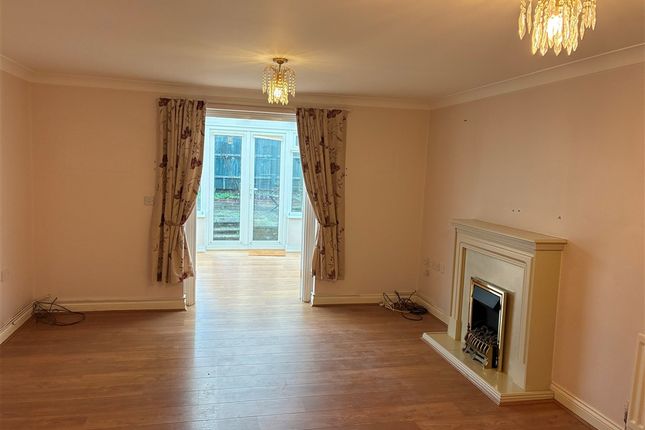 Crowhurst Crescent, Storrington photo 3